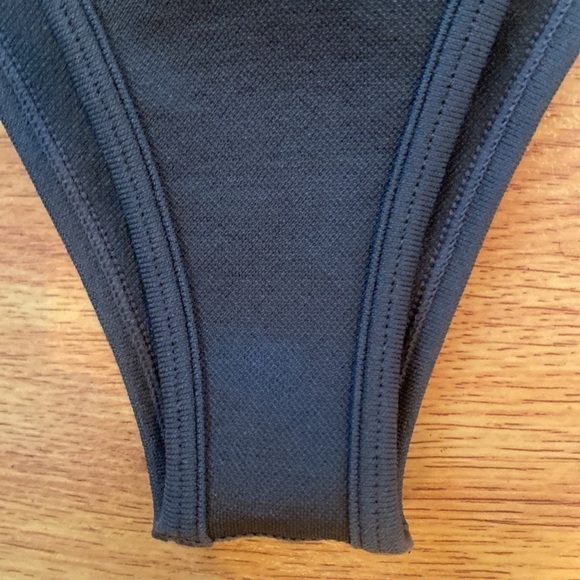 Zara woman off the shoulder bodysuit cut out, detail on front and sleeve .M/L - Picture 8 of 8